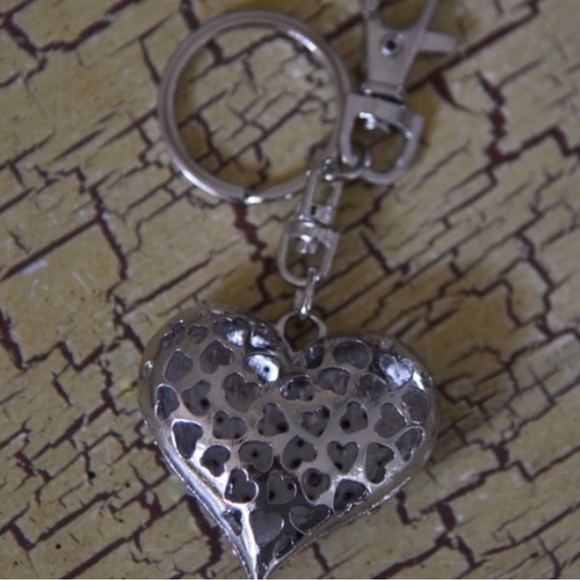 Crystal Heart Keychain - Picture 5 of 6